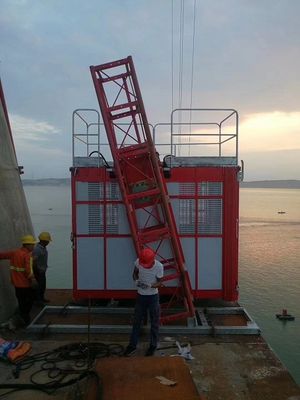 Inclined 33m/Min 2000KG Construction Material Lifting Hoist Auto Landing System