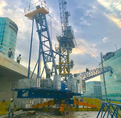 Frequency Control 30m Jib Derrick Crane , 440V for Dismantling Inncer Climbing Construction Crane