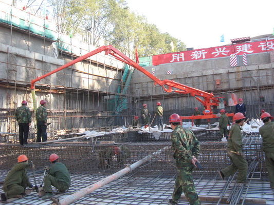 R Shaped 18m Manual Placing Boom For Concrete Distribution
