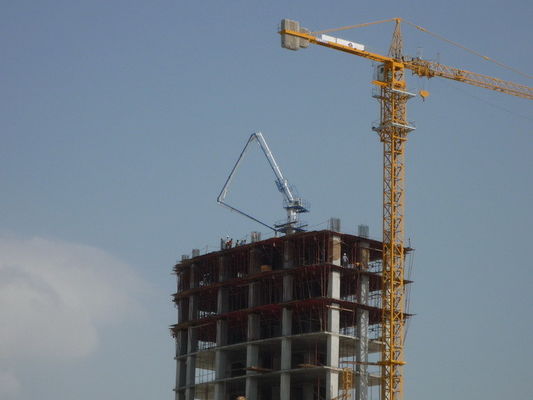 Inner Climbing Fixed 24m Spider Concrete Placing Boom For Construction Tower